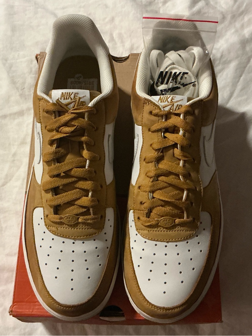 Nike Men's Low-Top Sneakers in White and Brown